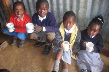 FKC children with drinks